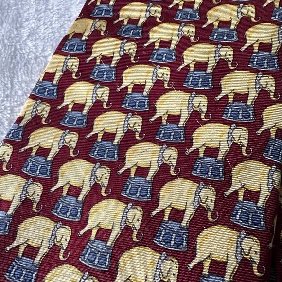 Vintage Jos A Bank Silk Neck Tie Burgundy w Yellow Gold Elephant Novelty Print - Picture 5 of 5